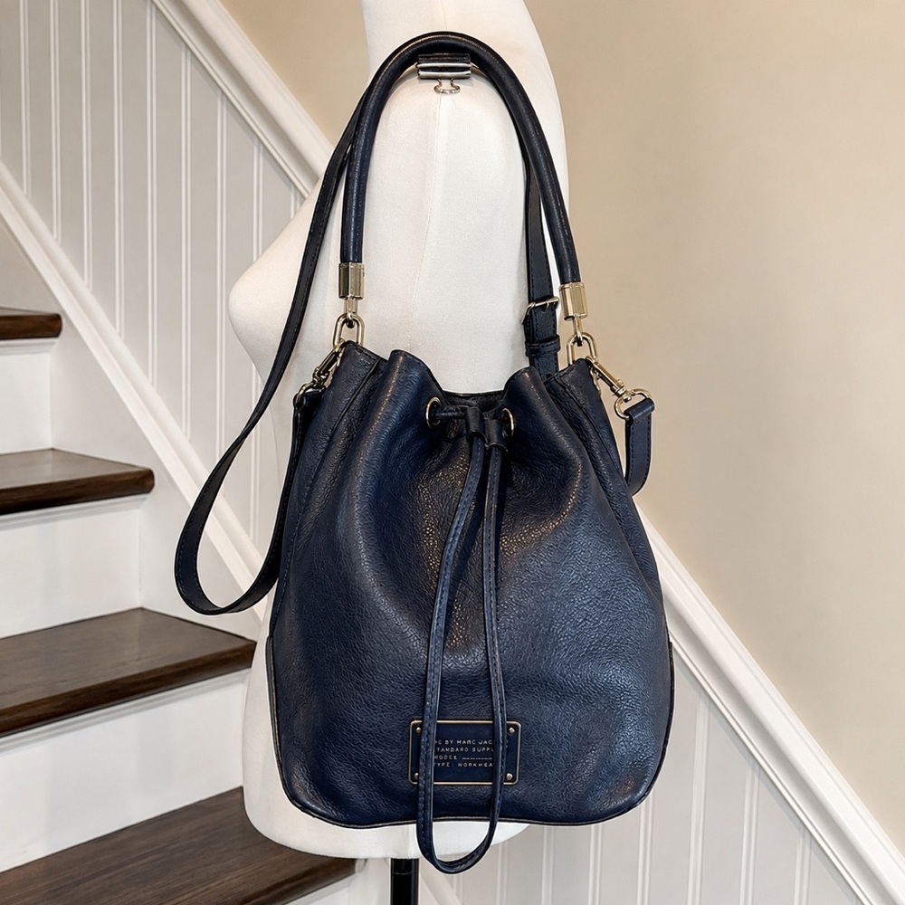MARC JACOBS Navy Tumbled Leather Drawstring Bucket Bag Crossbody Shoulder Strap